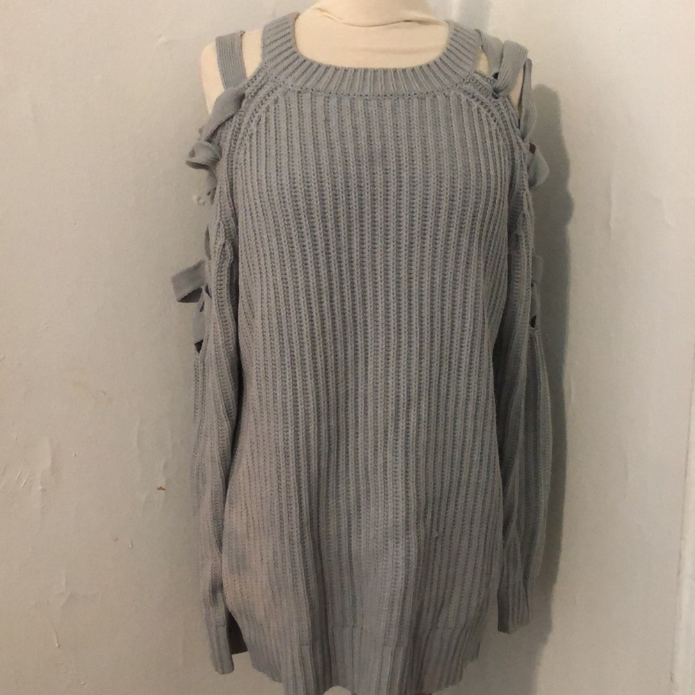 Tobi Cold shoulder Sweater sz S/P